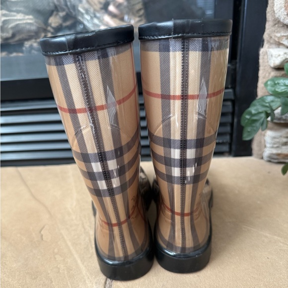 Burberry Haymarket Mid Rainboot Wellies {36/6.5} - Picture 2 of 9